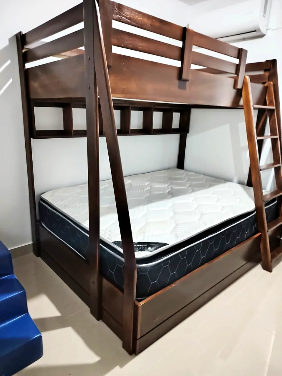 Litera de madera maciza